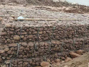 Thi công rọ đá lưới lục giác tại kênh và mái taluy