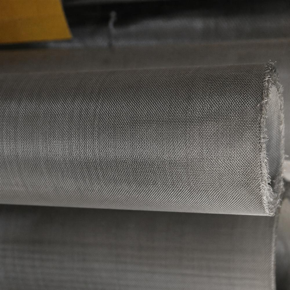 Cuộn lưới inox mắt nhỏ phóng lớn dùng che khe và ngăn chuột